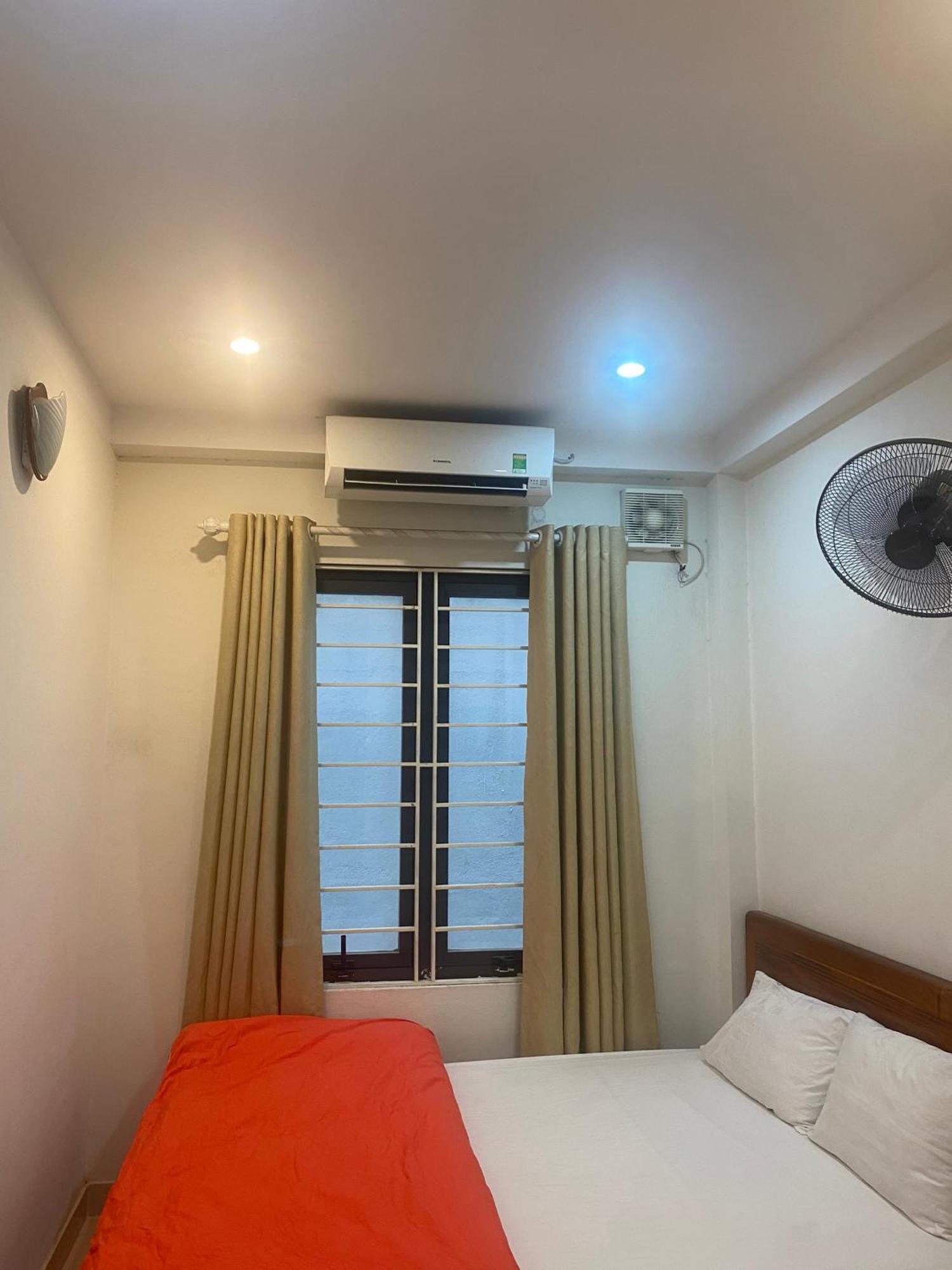 Nam Cuong Motel - Phong Don Co Cua So Thoang Mat Khep Kin - Thang May — Photos 2